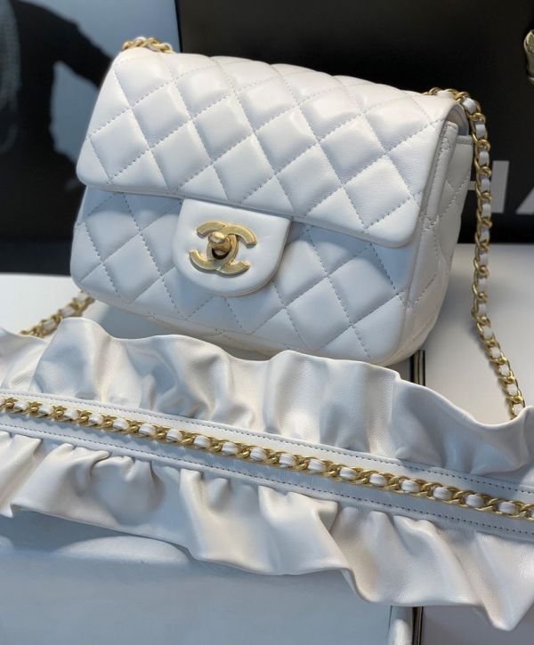 Chanel Folding Bianca